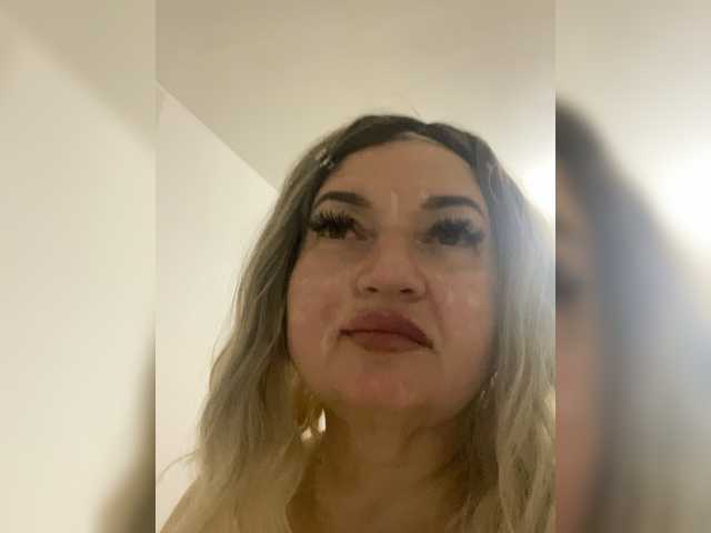 SVETIKBOMBOCHKA live cam