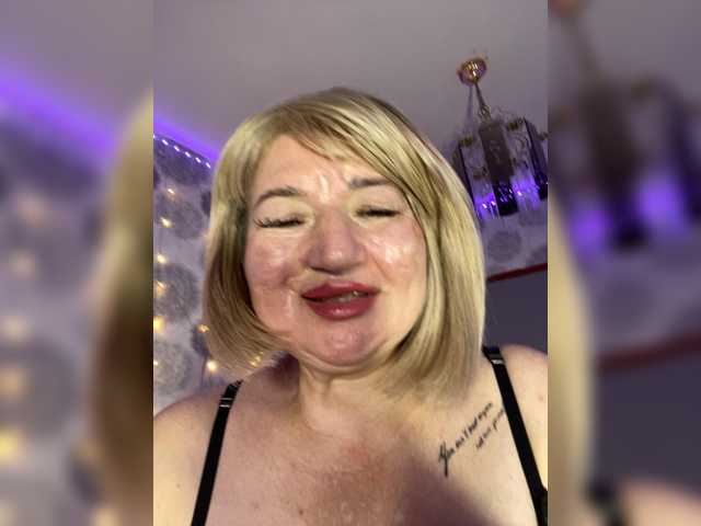 SVETIKBOMBOCHKA live cam on BongaCams