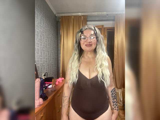SVETIKBOMBOCHKA live cam on BongaCams