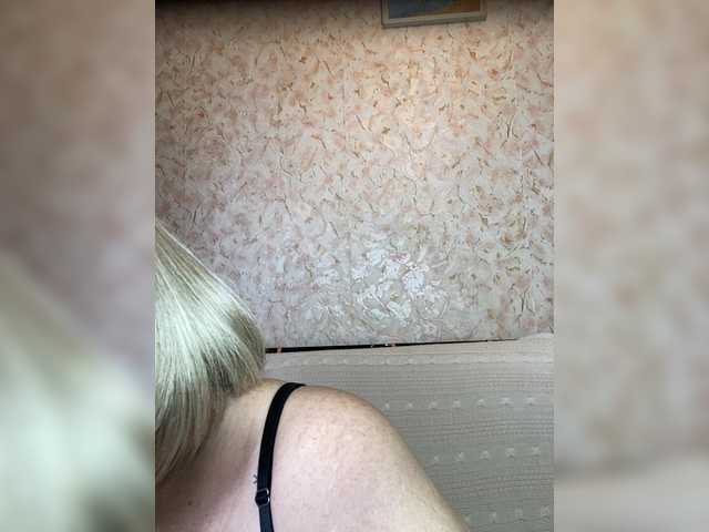 SVETIKBOMBOCHKA live cam