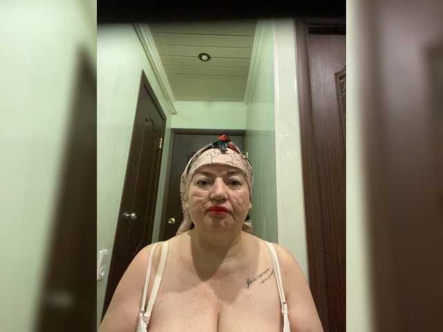 SVETIKBOMBOCHKA's BongaCams show and profile