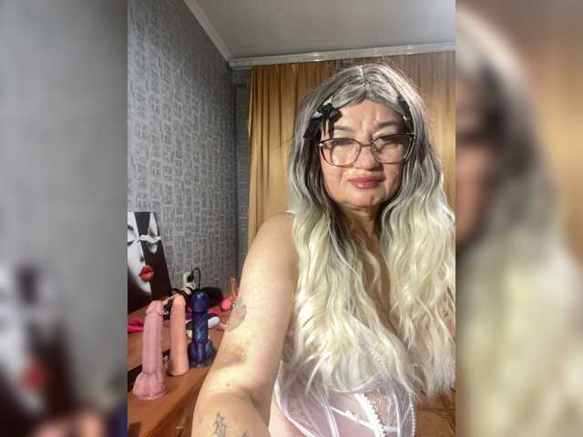 SVETIKBOMBOCHKA live cam on BongaCams