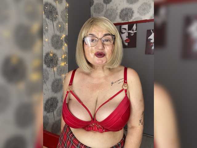 SVETIKBOMBOCHKA live webcam show