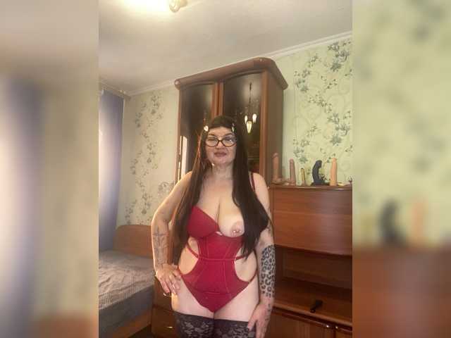 SVETIKBOMBOCHKA, en directo ahora en BongaCams