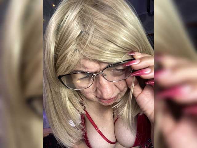 SVETIKBOMBOCHKA live cam on BongaCams
