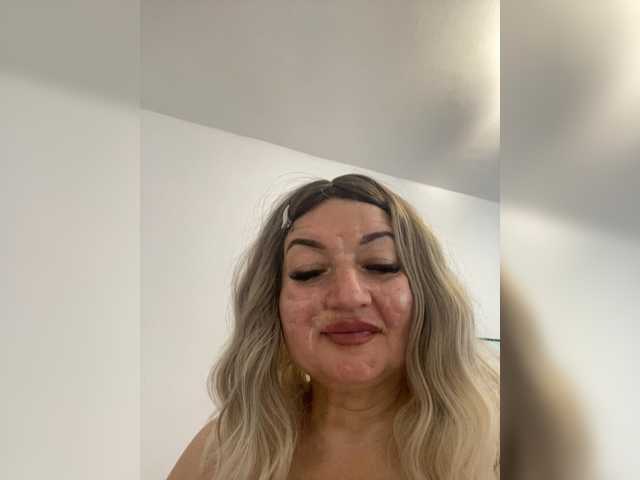 SVETIKBOMBOCHKA live cam on BongaCams
