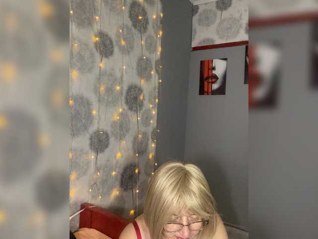 SVETIKBOMBOCHKA live cam on BongaCams