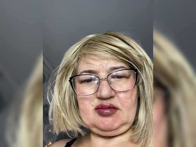 SVETIKBOMBOCHKA live webcam show