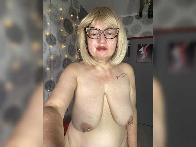 SVETIKBOMBOCHKA live cam on BongaCams
