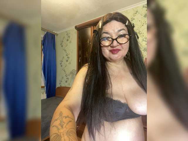 SVETIKBOMBOCHKA, en directo ahora en BongaCams