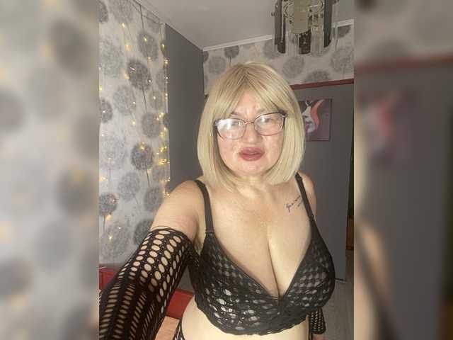 SVETIKBOMBOCHKA live webcam show