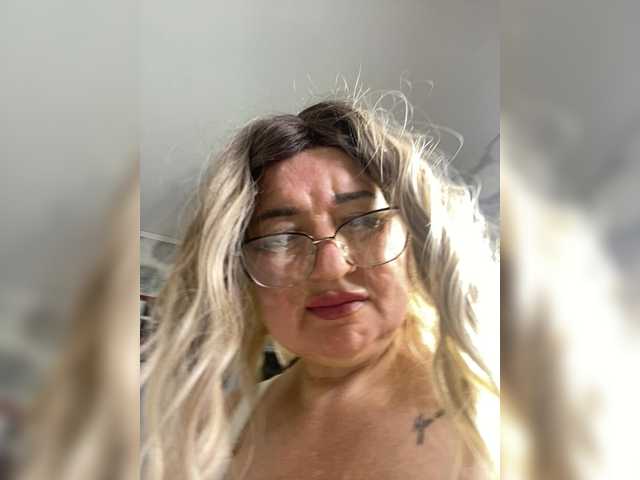 SVETIKBOMBOCHKA live cam on BongaCams