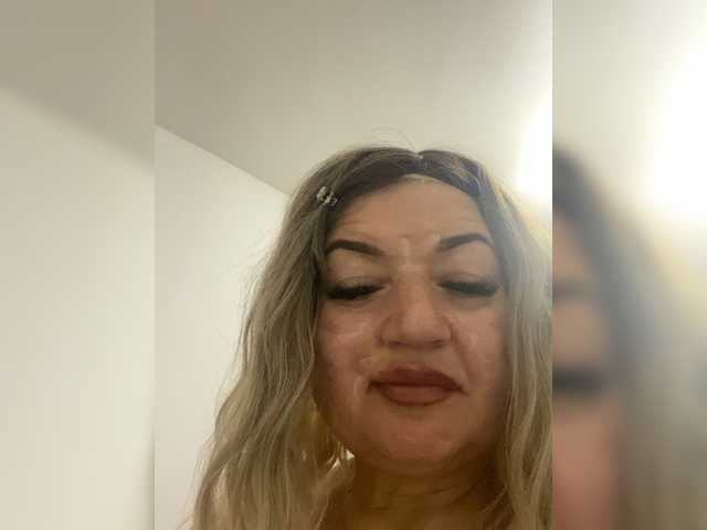 SVETIKBOMBOCHKA live cam on BongaCams