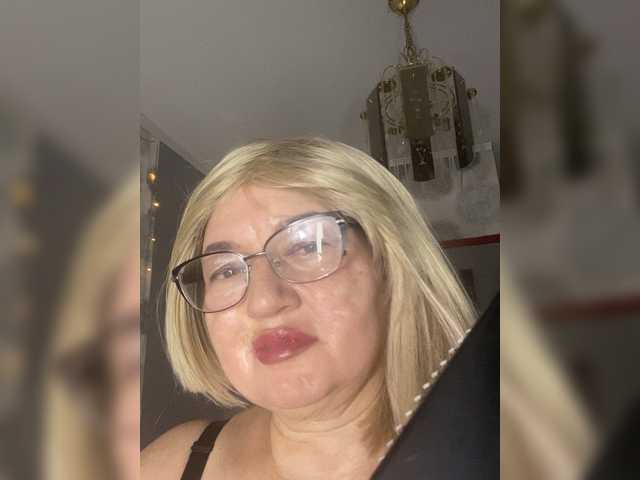 SVETIKBOMBOCHKA live webcam show
