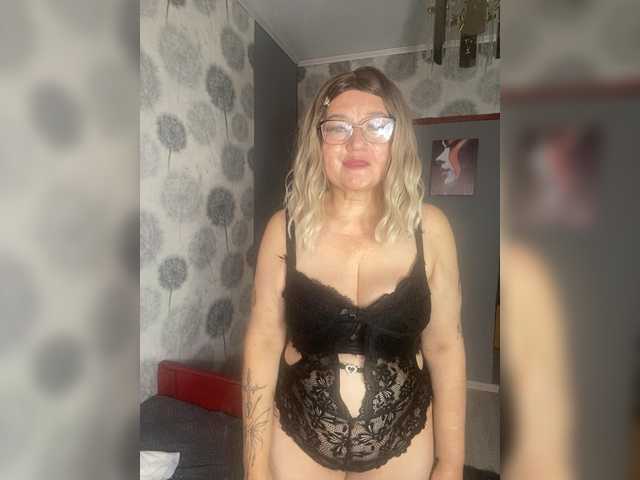 SVETIKBOMBOCHKA live cam on BongaCams