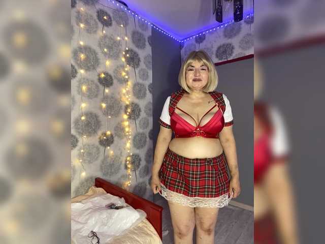 SVETIKBOMBOCHKA live cam