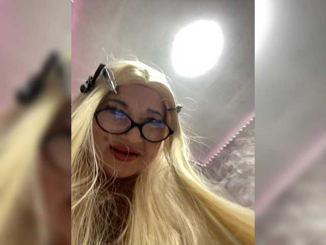 SVETIKBOMBOCHKA live cam on BongaCams