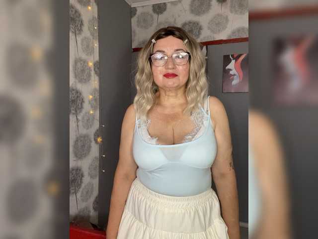 SVETIKBOMBOCHKA live cam on BongaCams
