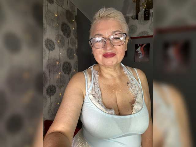 SVETIKBOMBOCHKA live cam on BongaCams