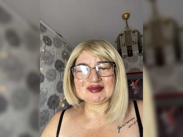 SVETIKBOMBOCHKA live webcam show