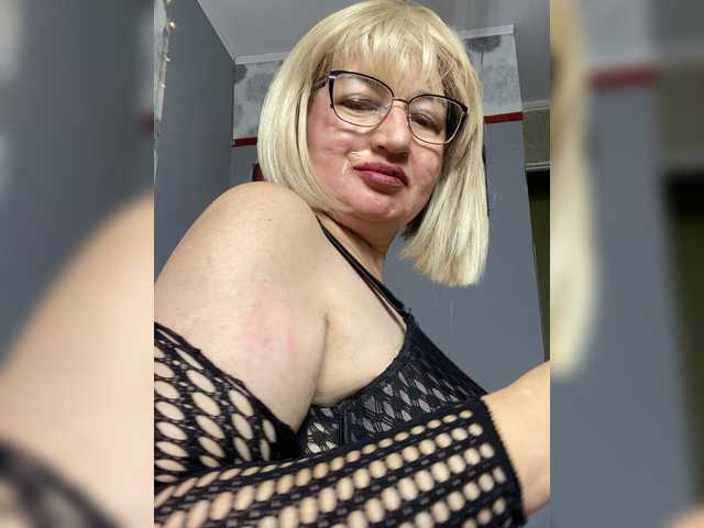 SVETIKBOMBOCHKA live webcam show