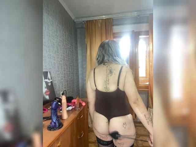 MissTemperament webcam