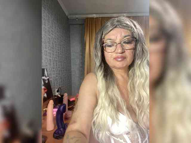 MissTemperament webcam