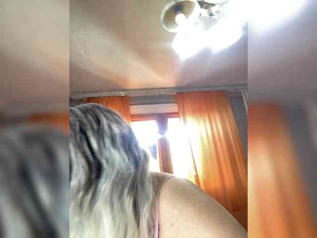 MissTemperament webcam