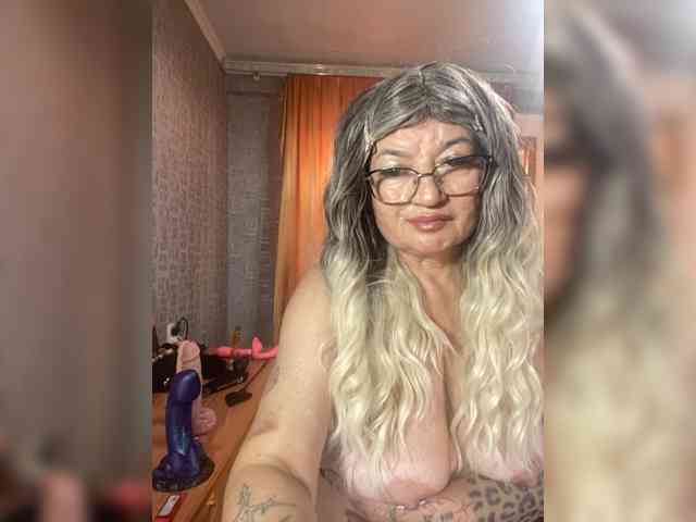 MissTemperament webcam