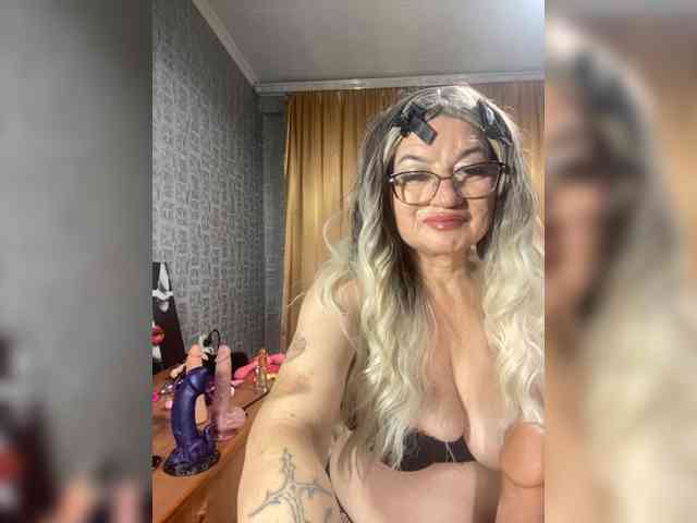 MissTemperament webcam