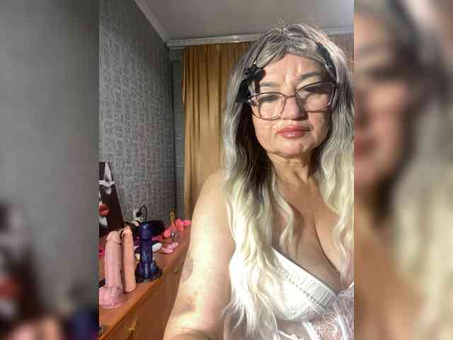 MissTemperament webcam