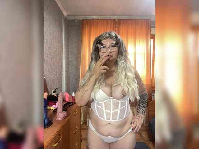 MissTemperament webcam