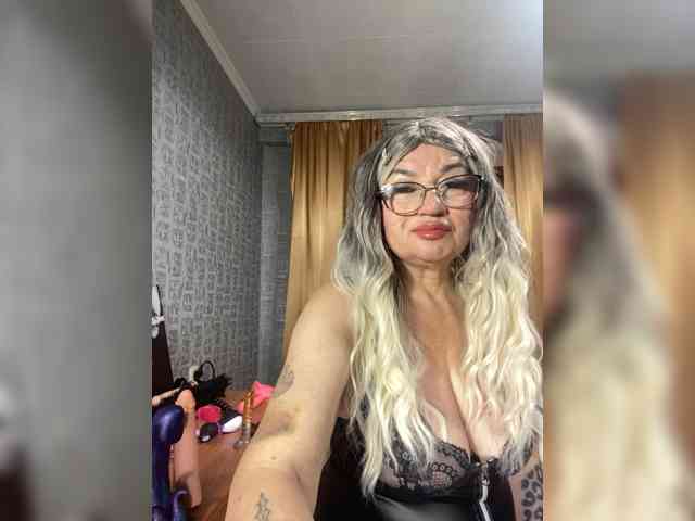 MissTemperament webcam