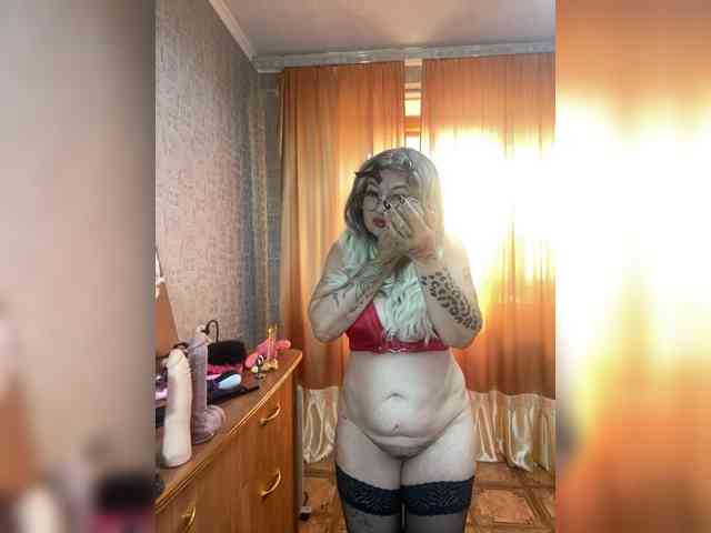 MissTemperament webcam