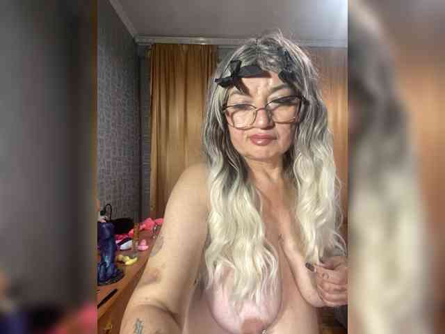 MissTemperament webcam