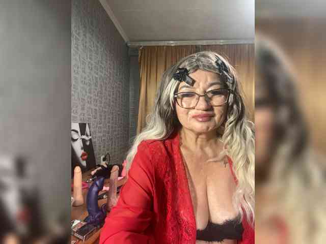 MissTemperament webcam