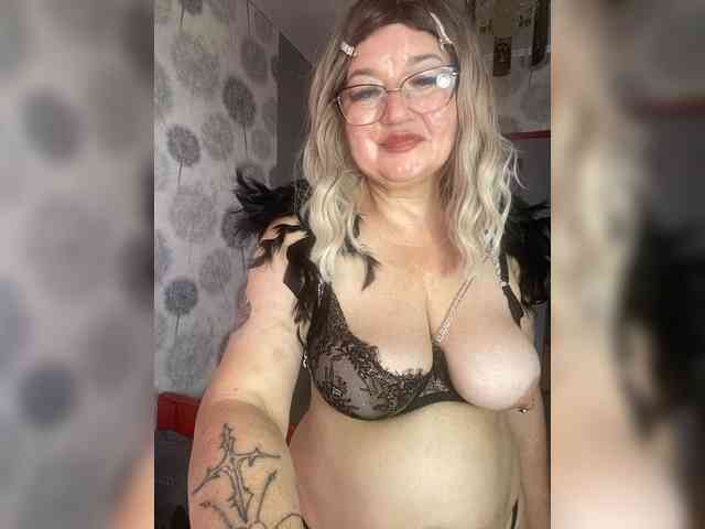MissTemperament webcam