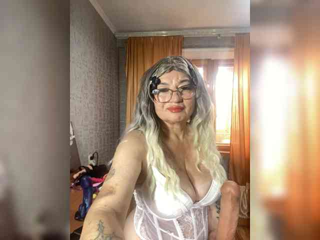 MissTemperament webcam
