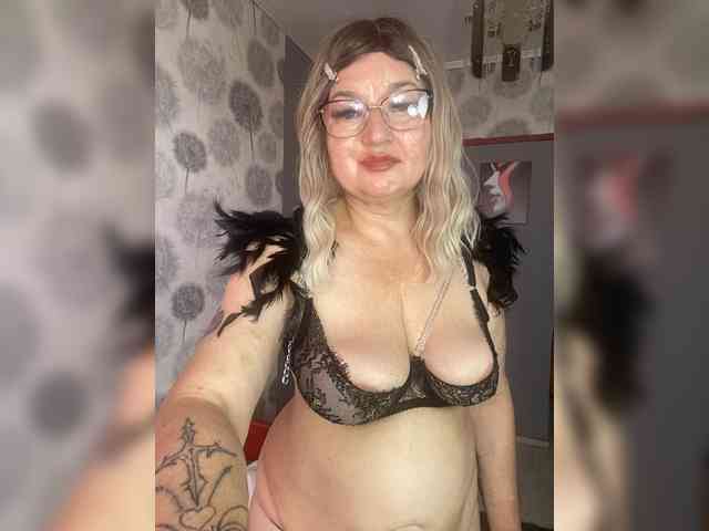 MissTemperament webcam