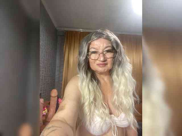 MissTemperament webcam
