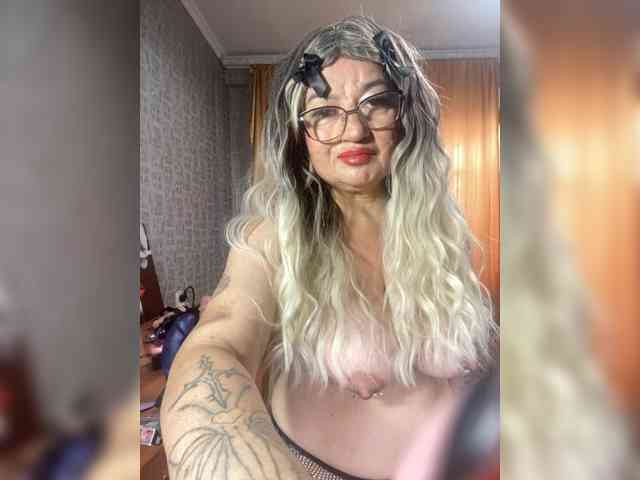 MissTemperament webcam