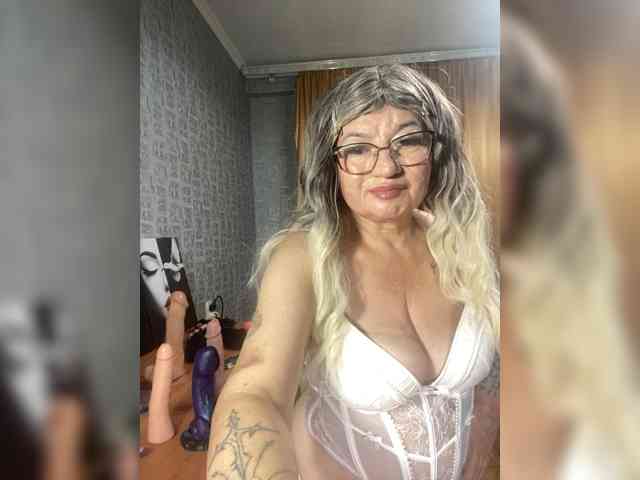 MissTemperament webcam