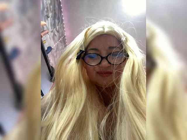 Misstemperament's cam show statistics and live stream