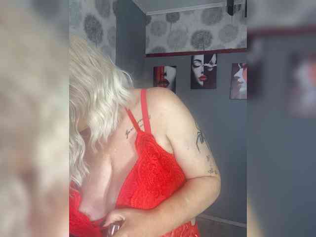 MissTemperament webcam