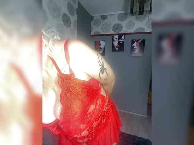 MissTemperament webcam