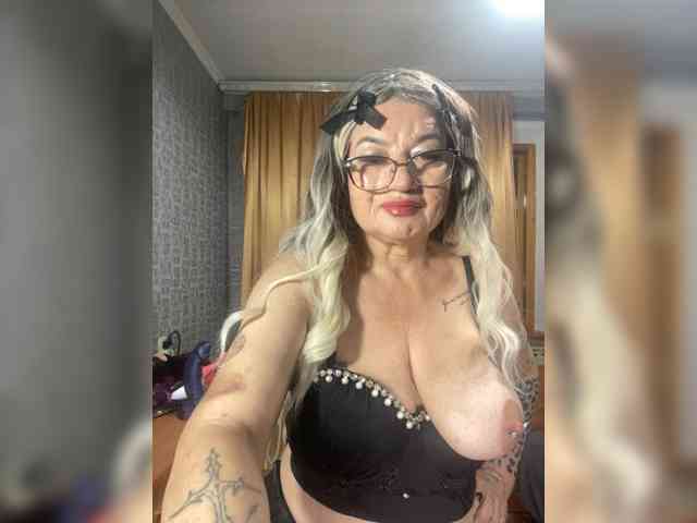 MissTemperament webcam