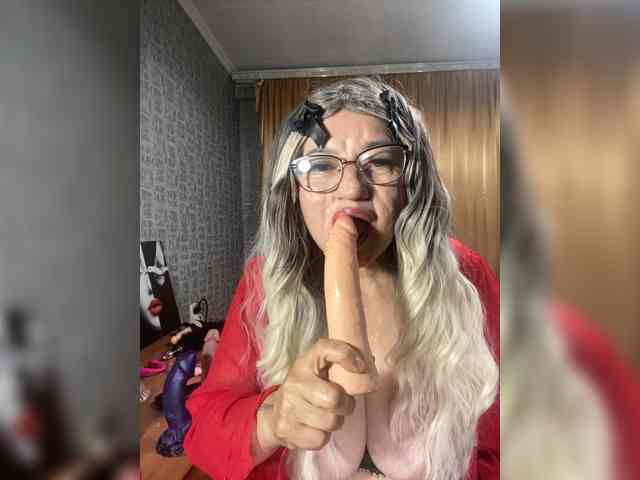 MissTemperament webcam