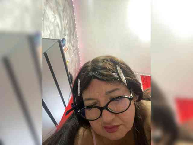 MissTemperament webcam