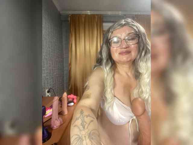 MissTemperament webcam