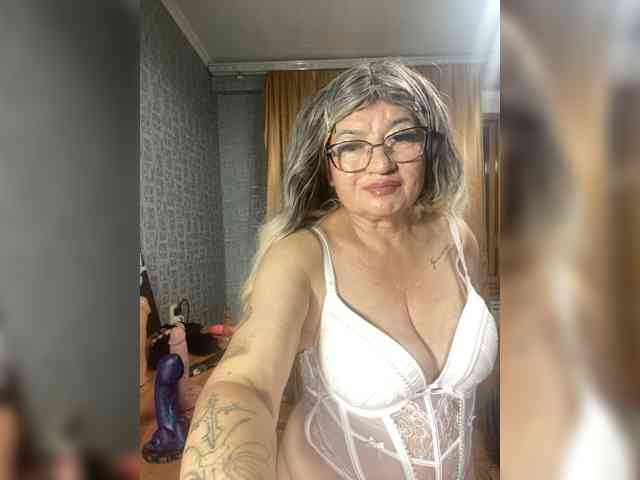 MissTemperament webcam